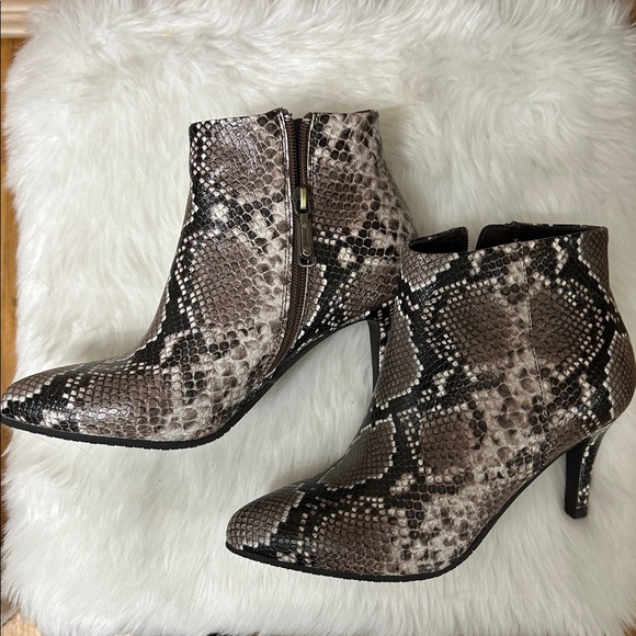 Blondo Snake Pattern Ankle Booties - Picture 4 of 4